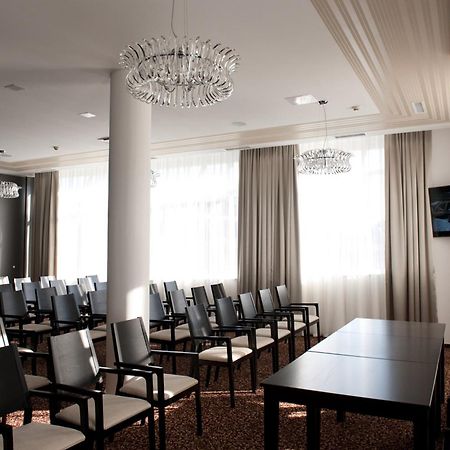 Hotel Leon & Spa Αράντ Εξωτερικό φωτογραφία