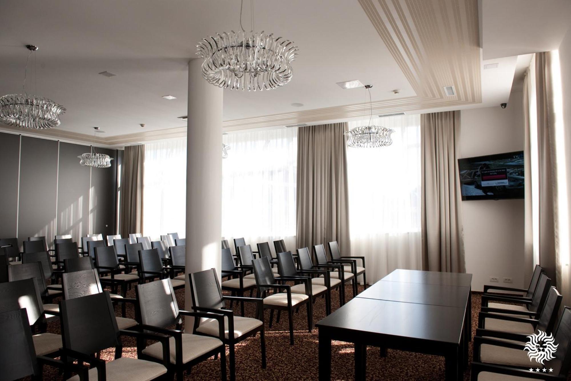 Hotel Leon & Spa Αράντ Εξωτερικό φωτογραφία