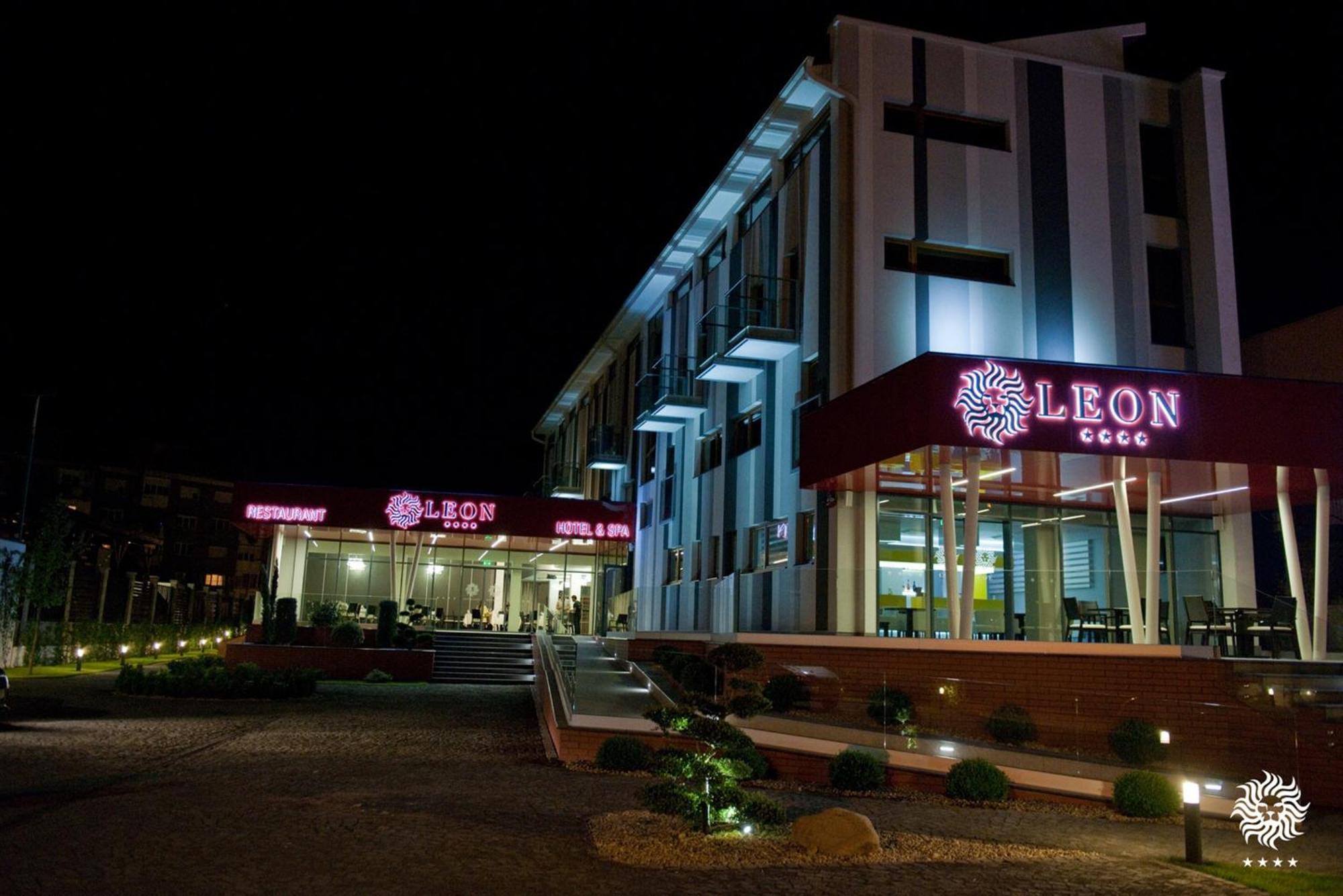 Hotel Leon & Spa Αράντ Εξωτερικό φωτογραφία