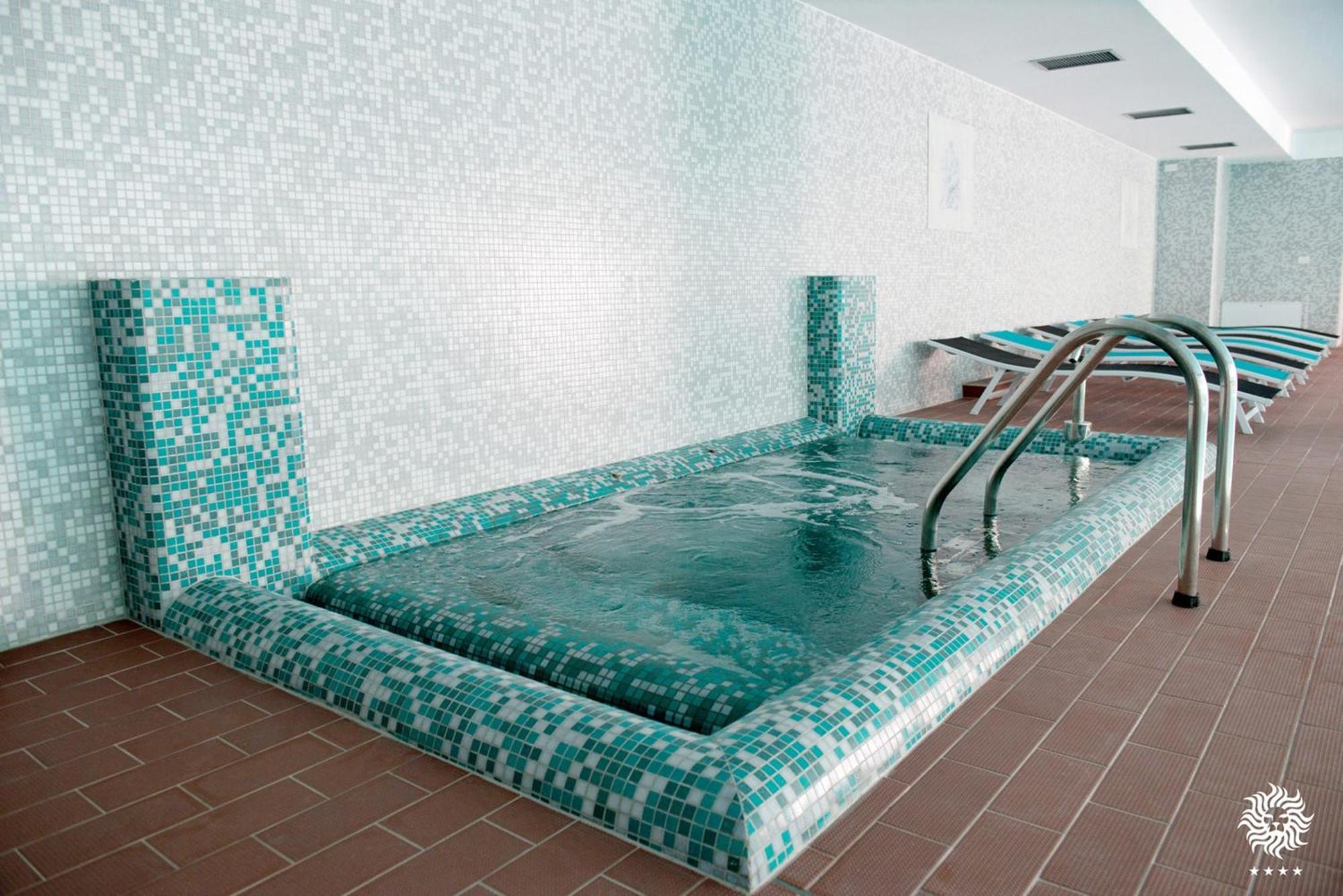 Hotel Leon & Spa Αράντ Εξωτερικό φωτογραφία