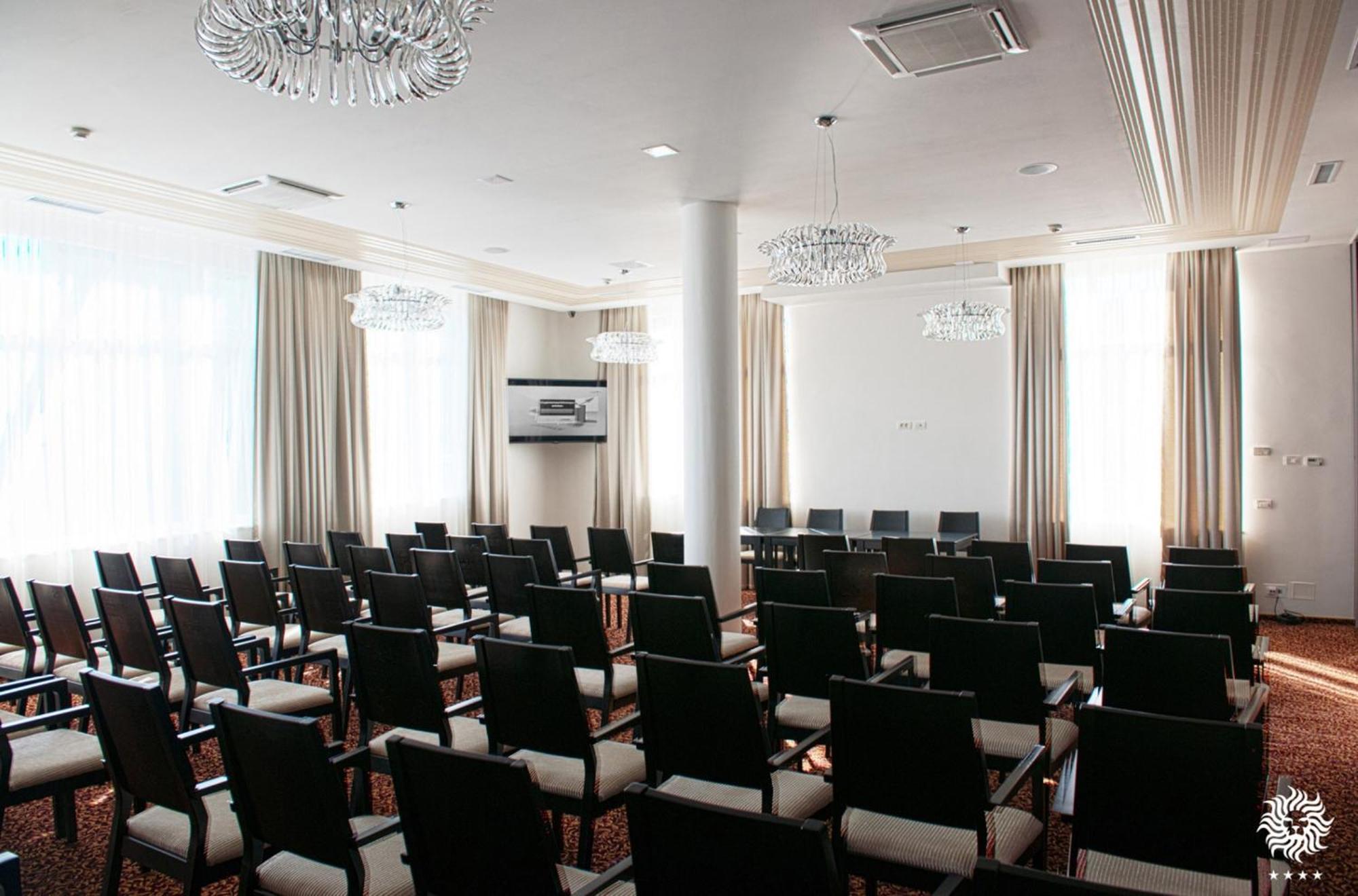 Hotel Leon & Spa Αράντ Εξωτερικό φωτογραφία