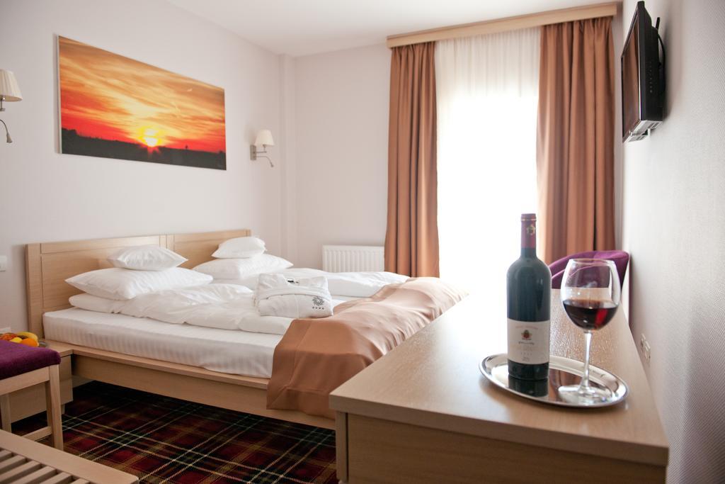 Hotel Leon & Spa Αράντ Εξωτερικό φωτογραφία