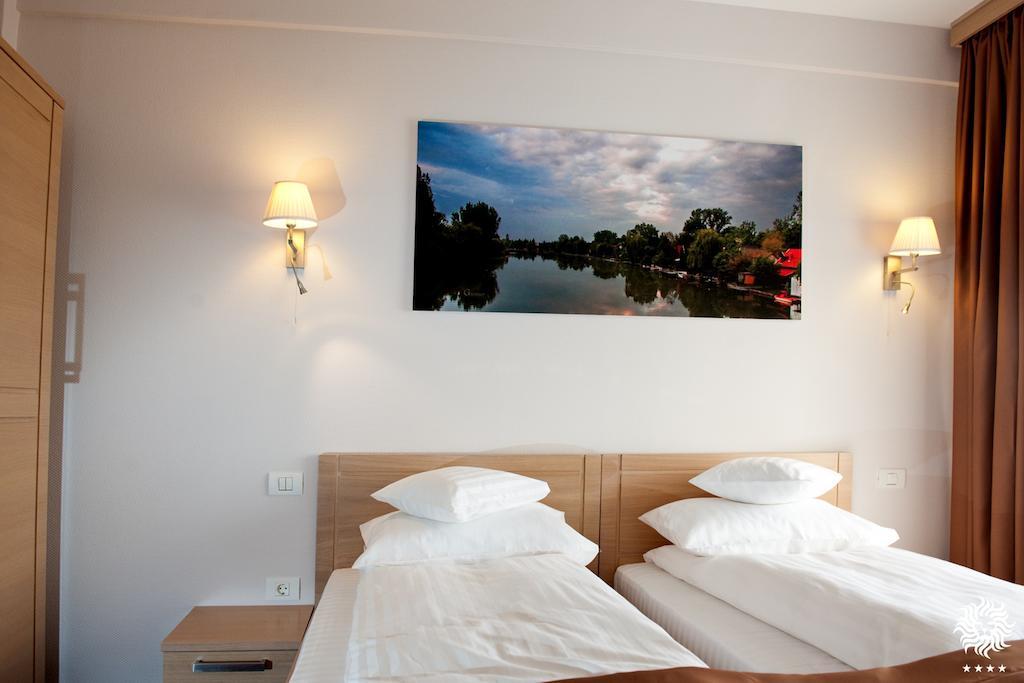Hotel Leon & Spa Αράντ Εξωτερικό φωτογραφία
