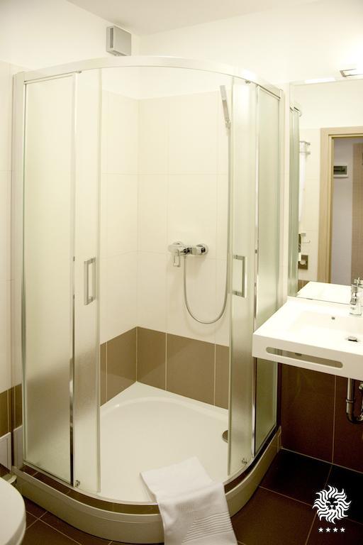 Hotel Leon & Spa Αράντ Δωμάτιο φωτογραφία