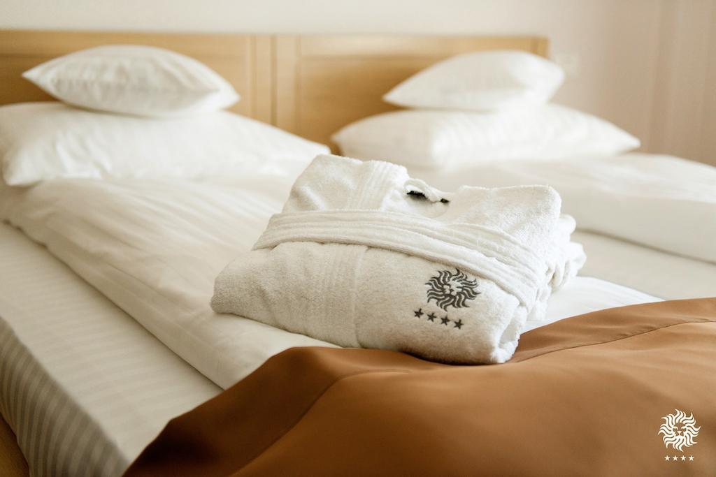 Hotel Leon & Spa Αράντ Δωμάτιο φωτογραφία