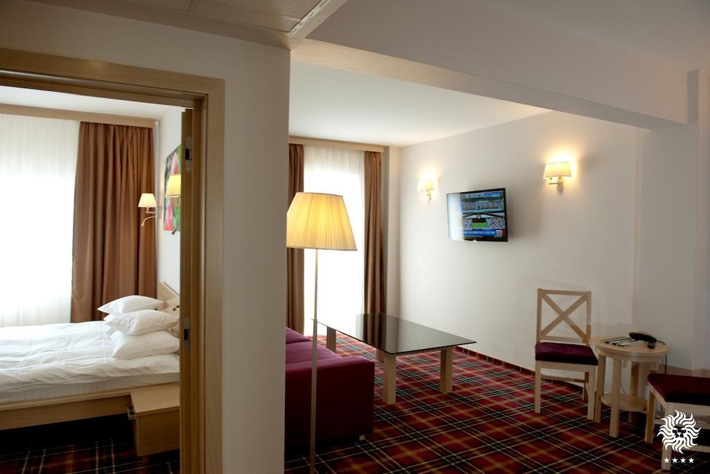 Hotel Leon & Spa Αράντ Δωμάτιο φωτογραφία