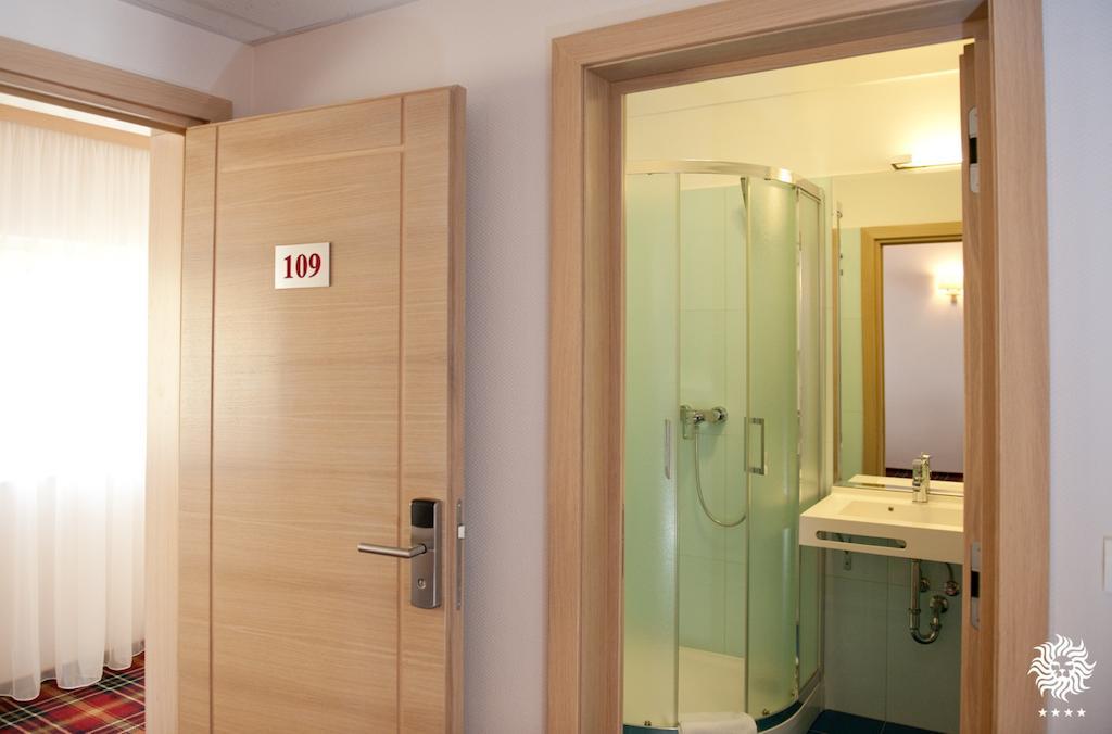 Hotel Leon & Spa Αράντ Δωμάτιο φωτογραφία